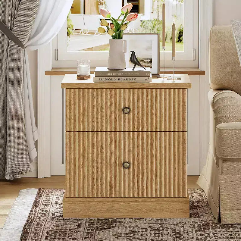 Comodino a 2 cassetti con scanalature in rovere chiaro, stile moderno di metà secolo, singolo