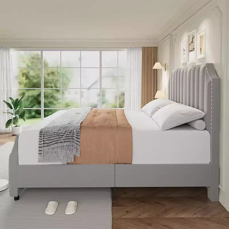 Letto a piattaforma imbottito beige, testiera e pediera trapuntate, senza bisogno di rete a molle, per 1-2 persone