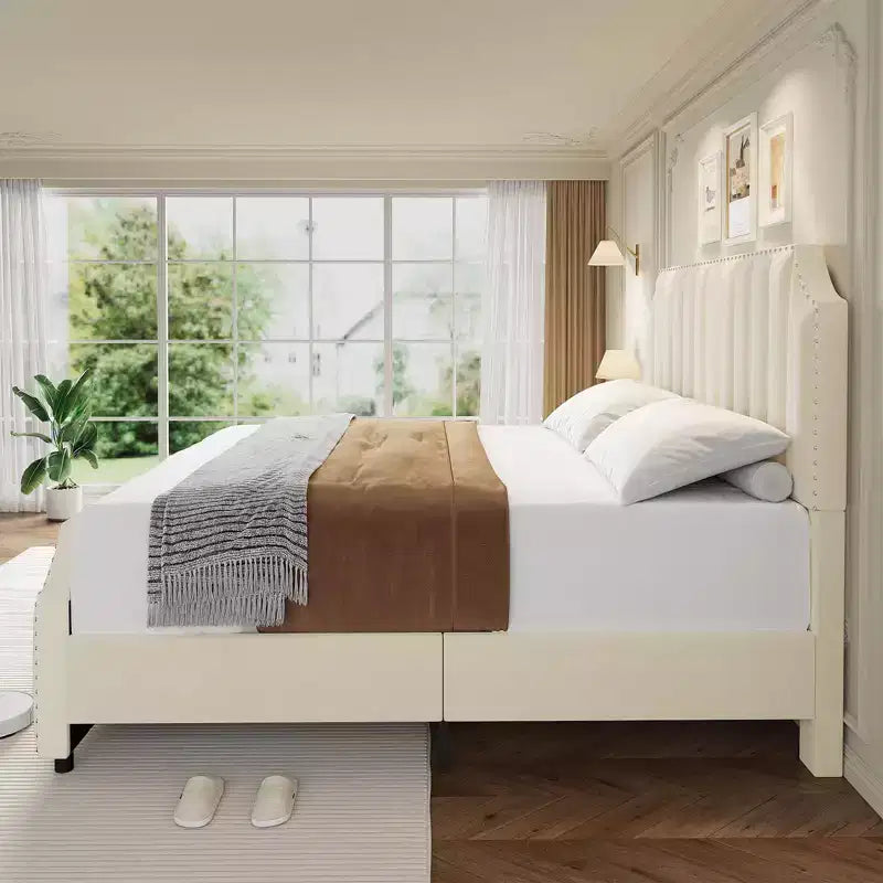 Letto a piattaforma imbottito beige, testiera e pediera trapuntate, senza bisogno di rete a molle, per 1-2 persone